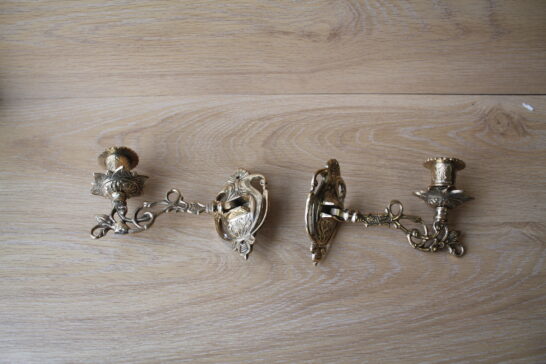 Küünlajalad seinale, klaverile...