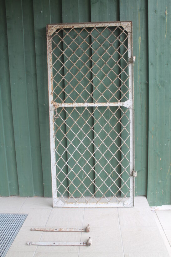 Sepis  raudvärav võre uks