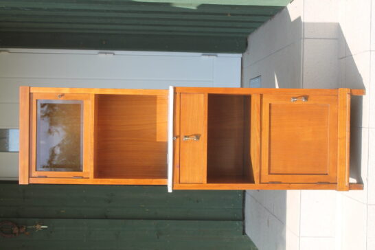 Öökapp väikse vitriiniga