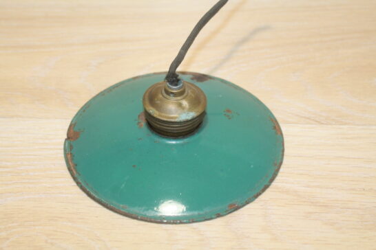 Plekist emailiga väike laelamp